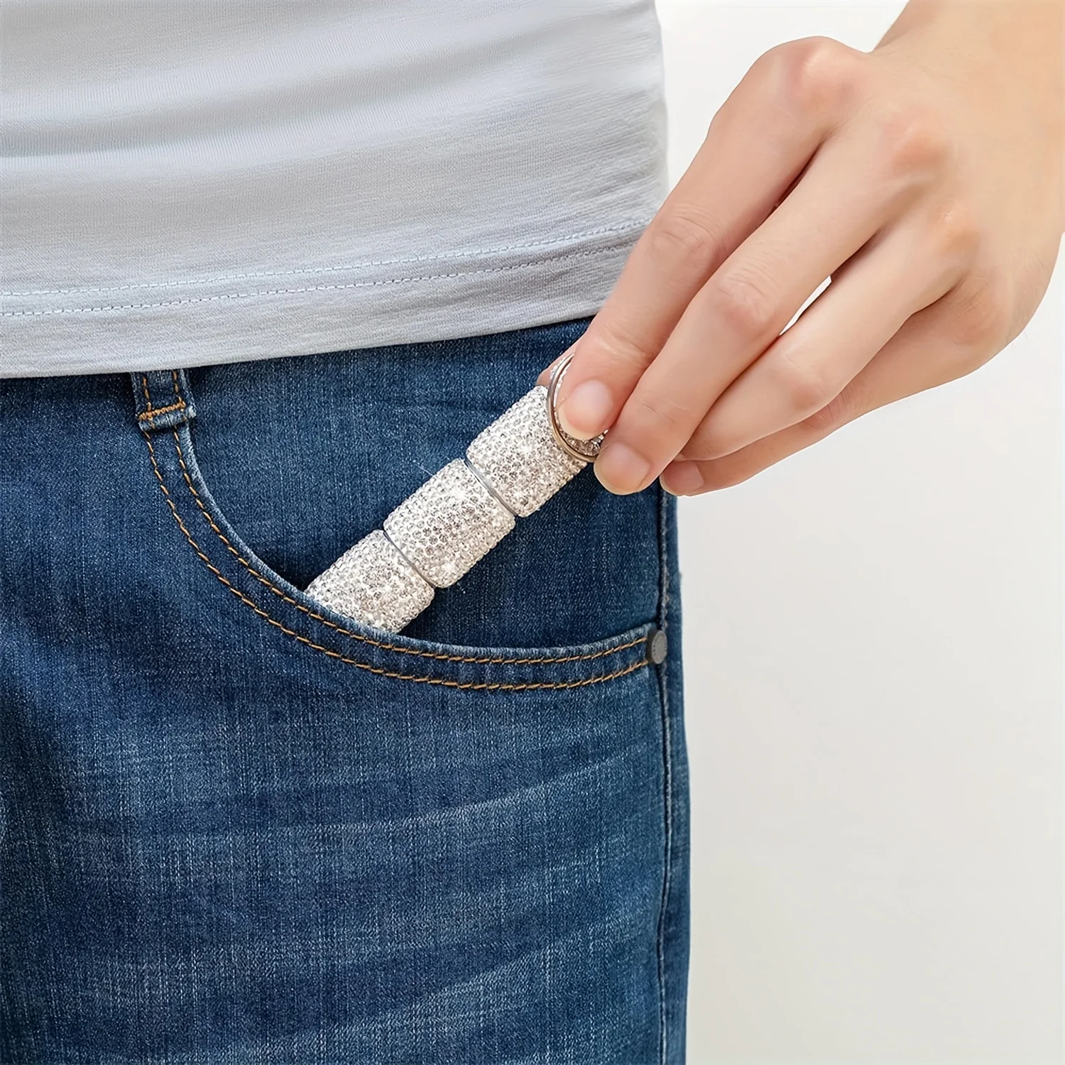 Bling Rhinestone Pill Case, Portable Waterproof Travel Pill Holder with Keychain, Small Pill Organizer Box for Purse or Pocket, Cute Crystal Pill Storage Container for Vitamins or Medication - 图片 5