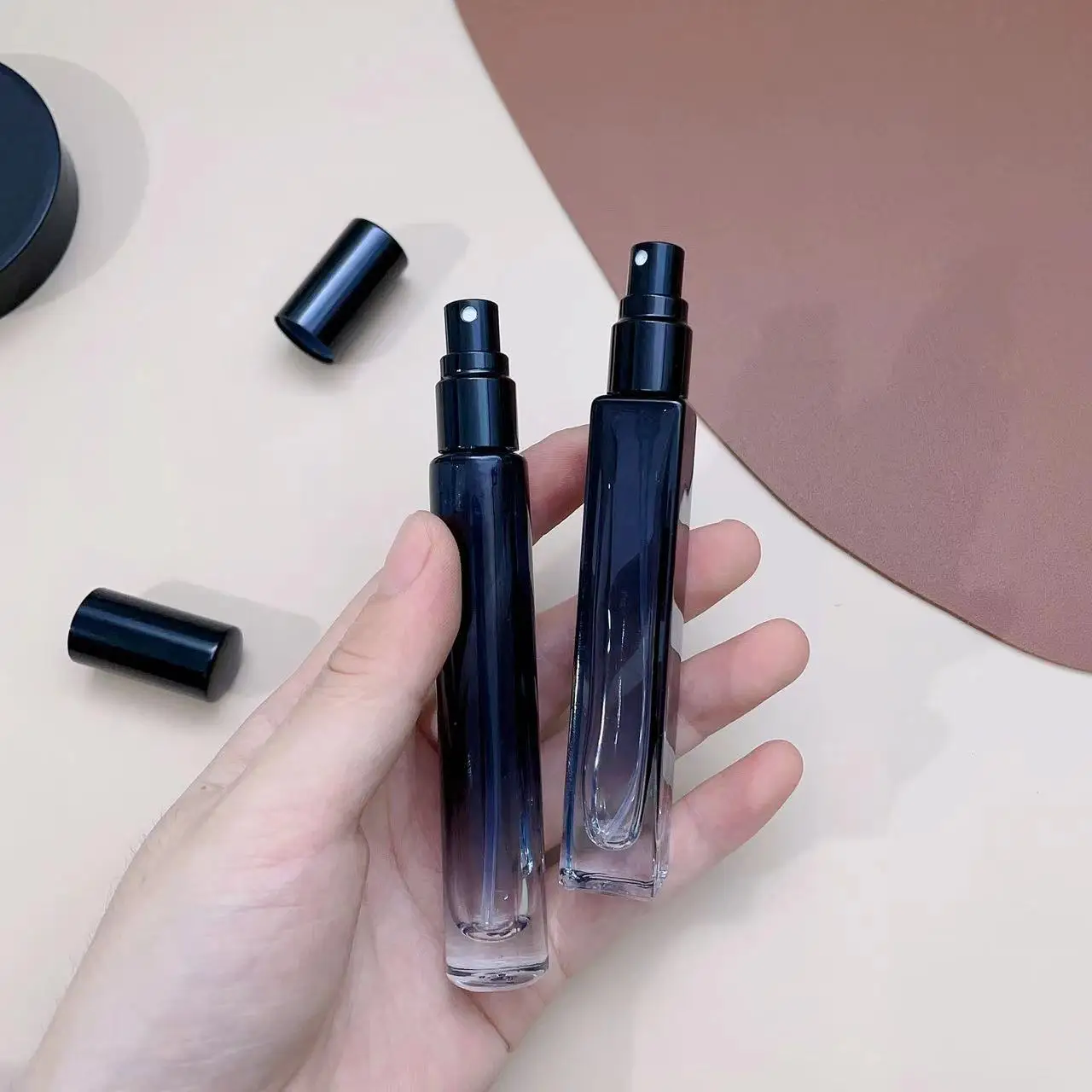 10ML Premium Refillable Glass Perfume Bottle with Portable Atomizer | Mini Transparent Cosmetic Container for Travel, Sample Dispensing, Luxury Presentation, Reusable and Safe for Daily Use - 图片 3