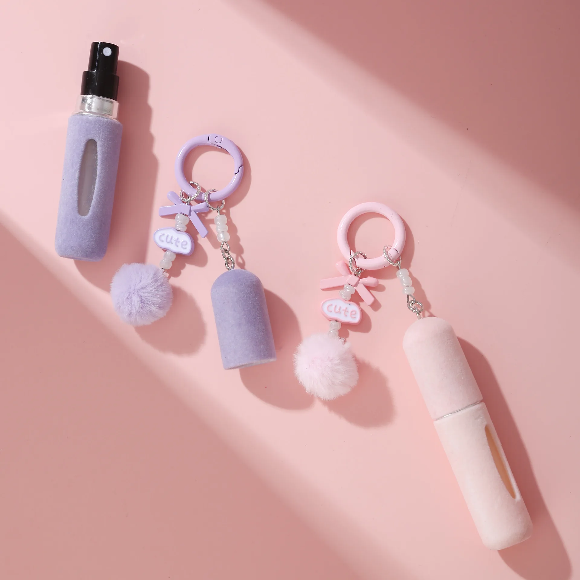 New Plush Hanging J-Piece Refillable Perfume Bottle Keychain 5ml Mini Travel Atomizer with Bottom Filling Charger Design, Cute Portable Cosmetic Sub-Bottling Container for Girls and Gift Use - 图片 3