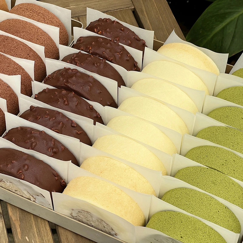 100 Sheets Non-Stick Cake Roll Side Liners, Oil-Proof Baking Parchment Strips for Cake, Bread, Cookies, Cheesecake, Pizza, Meat and Candy Wrapping, Durable Silicone-Coated Paper for Kitchen and Bakery Use - 图片 5