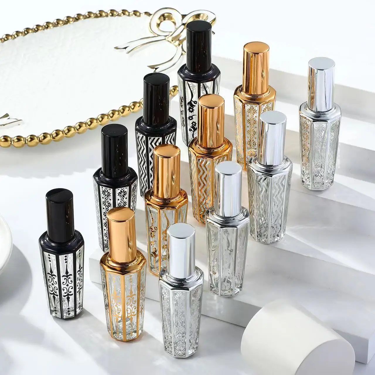 15ml Elegant Portable Refillable Glass Perfume Spray Bottle with Fine Mist Atomizer, Black Travel Cosmetic Container for Makeup Water, Lotion, Fragrance or Essential Oils, Reusable and Leakproof Design - 图片 3