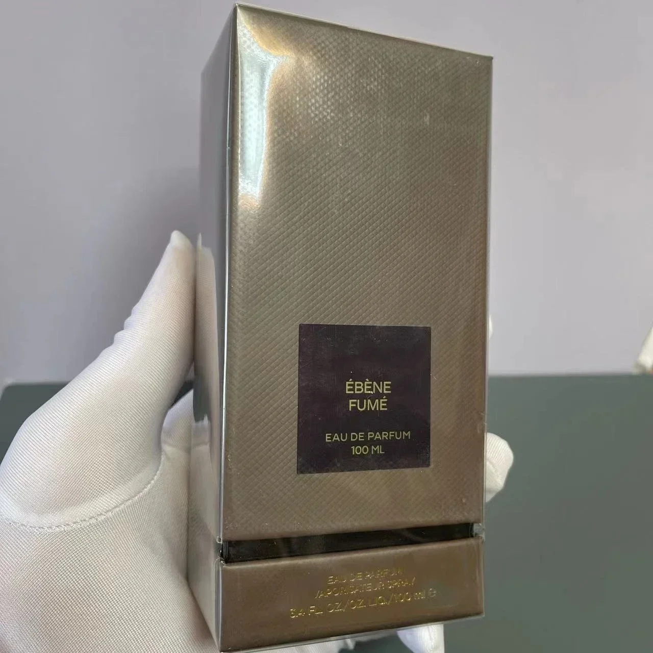 Luxury Refillable Perfume Bottle with Gift Box – Crystal Glass Spray Container with Weighted Base and Satin-Lined Rigid Packaging, Elegant Display, Travel-Ready, Premium Gifting Set 8