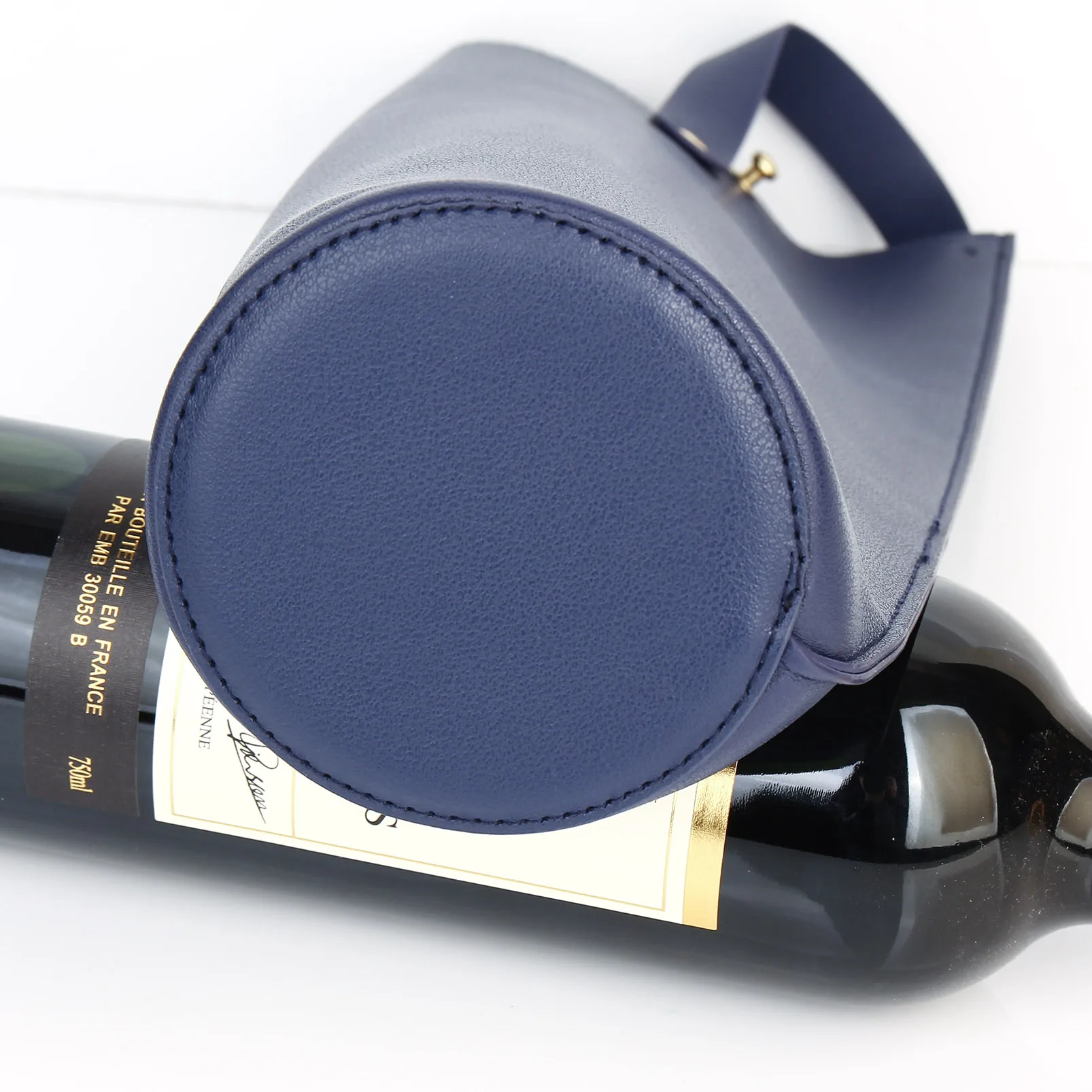 Reusable PVC Leather Wine Tote Carrier – Double Layered Wine Bag for Gift Packaging, Birthdays, Holidays, and Party Wine Presentation, Available in Blue and Brown