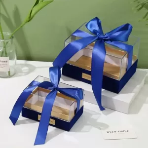 Transparent Wedding Hand Gift Box, Luxury Acrylic Bow Present Container for Valentine's Day, Anniversary, or Special Occasion Gifts, Elegant Light and Stylish Packaging for Weddings and Parties