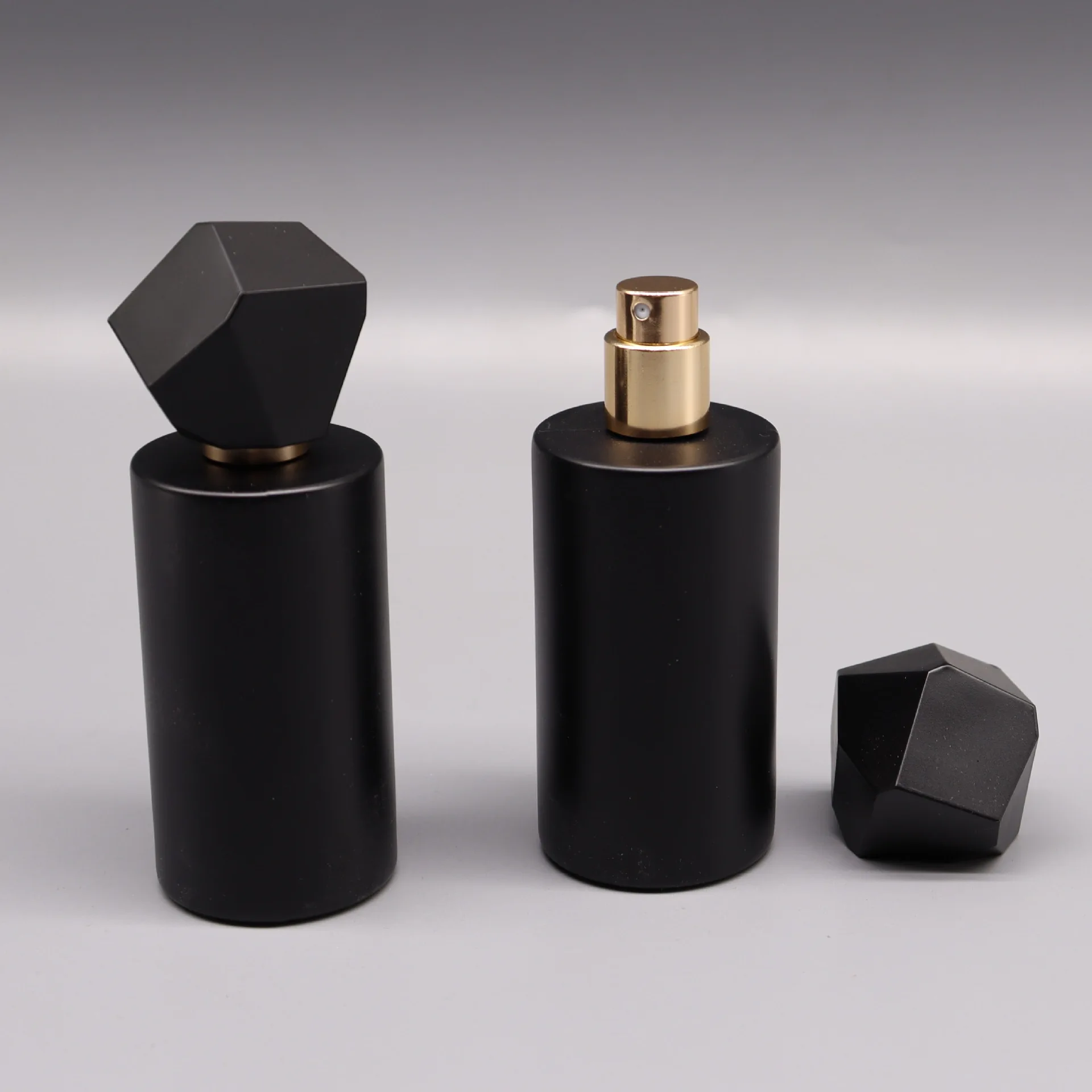 50ml Black Gold Polyhedral Glass Spray Bottle for Perfume, Makeup, Cosmetic Liquids, Refillable Thick Empty Atomizer Container, Portable Travel Sub-Bottling and Storage