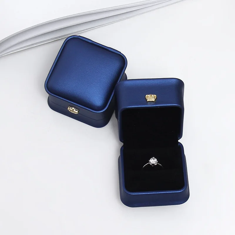 1Pcs Fashion Ring Jewelry Box PU Crown Buckle Design | Luxury Wedding Gift Packaging Box 5.8×5.8×4.5cm in Rose Gold, Navy Blue, Green, White | Elegant Jewelry Organizer 1