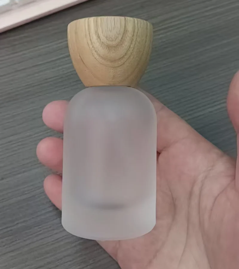 10pcs 30/50ml Frosted Glass Perfume Bottles – Refillable Screw Wooden Lid Atomizer Containers, Fine Mist Spray Dispensers for Fragrance, Essential Oils, Cosmetic Liquids, Travel or DIY Storage - 图片 6