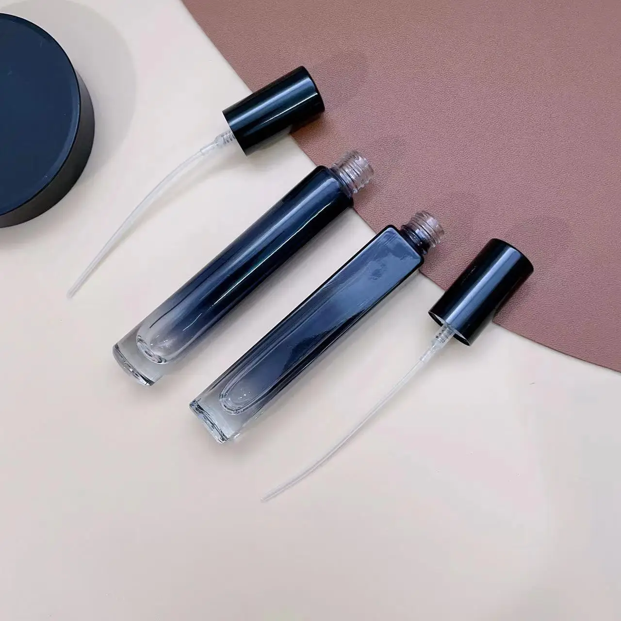 10ML Premium Refillable Glass Perfume Bottle with Portable Atomizer | Mini Transparent Cosmetic Container for Travel, Sample Dispensing, Luxury Presentation, Reusable and Safe for Daily Use - 图片 2