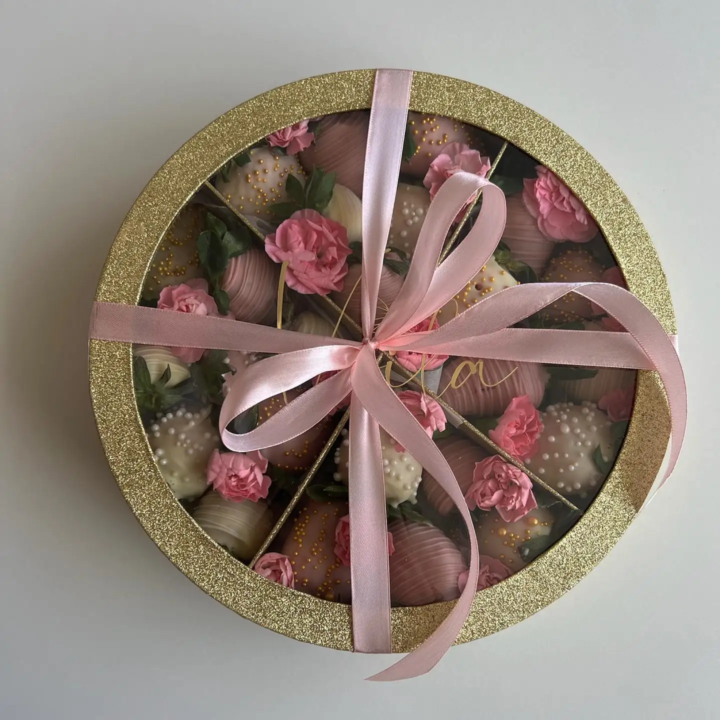 Round Dessert Gift Box with Divider – Empty Packaging Container for Charcuterie, Chocolate-Covered Strawberries, Pastries, and Sweet Treats, Perfect for Parties, Bakeries, and Holiday Gifting