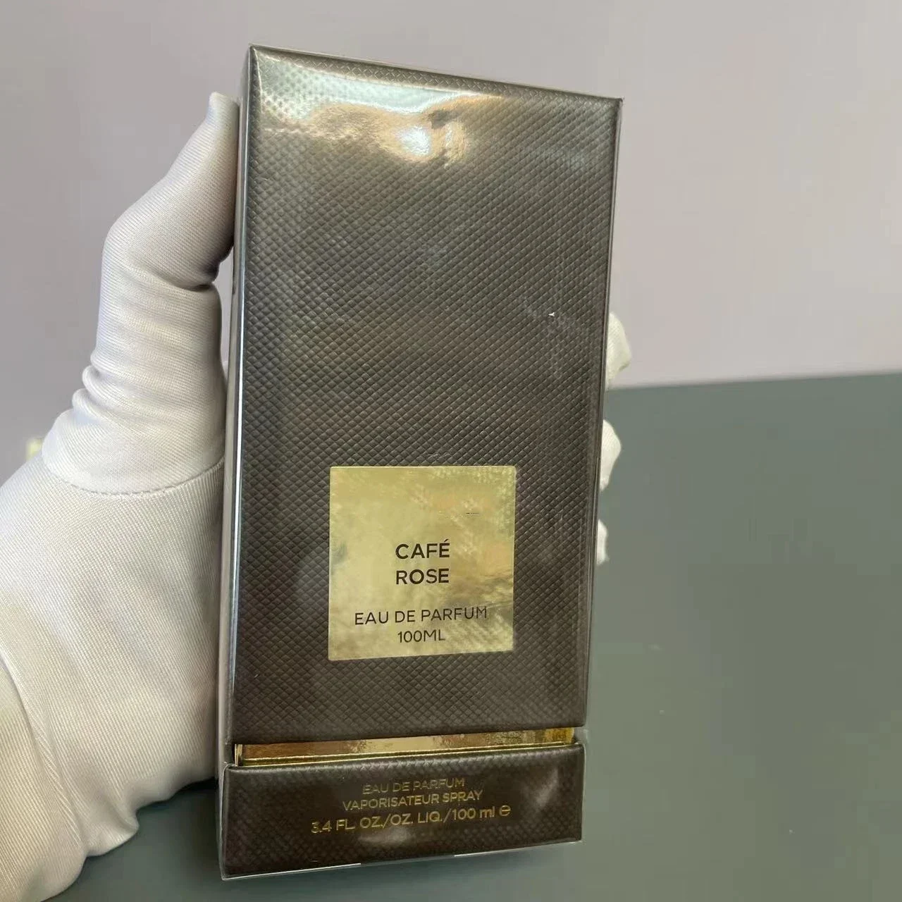 Luxury Refillable Perfume Bottle with Gift Box – Crystal Glass Spray Container with Weighted Base and Satin-Lined Rigid Packaging, Elegant Display, Travel-Ready, Premium Gifting Set 10