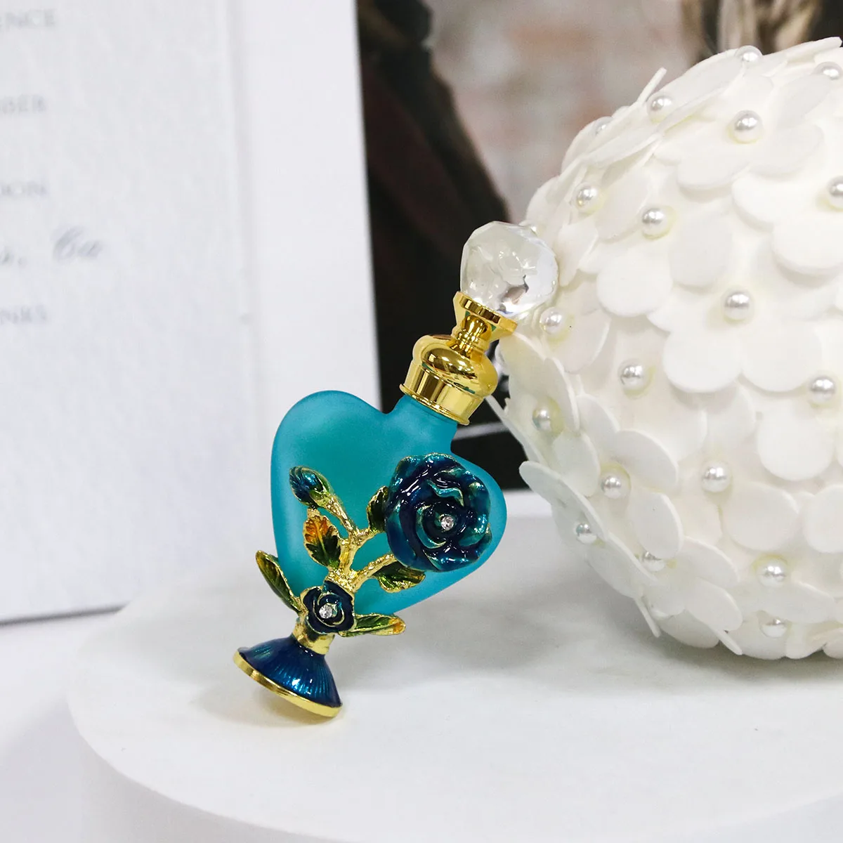 10ml Luxury Rose Flower Glass Bottle with Metal Copper Cap and Stainless Steel Insert – Elegant Heart-Shaped Refillable Container for Essential Oils, Serums, Boutique Packaging, Travel and Gift Presentation - 图片 6