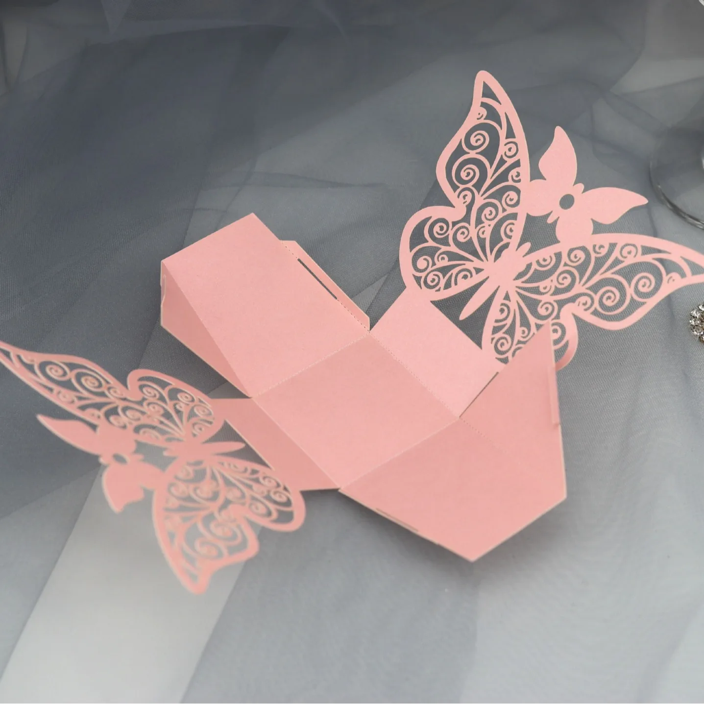 50pcs Laser Cut Candy Favor Boxes with Ribbons, Wedding Gift Cartons for Chocolate Cookie Treats, Baby Shower Bridal Shower Party Supplies, Solid Color & Rainbow Decorative Packaging