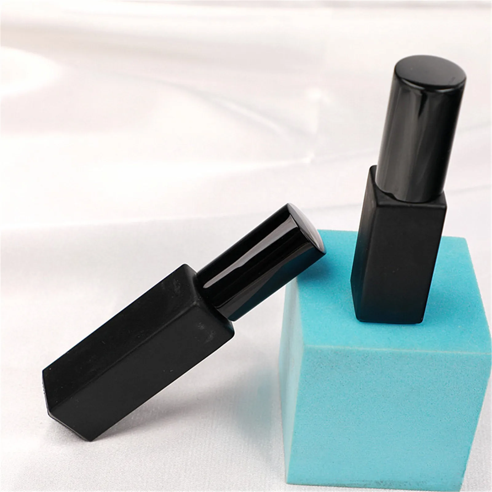 5ml 10ml Mini Black Glass Perfume Bottle Refillable Travel Atomizer, Portable Cosmetic Sub-Bottle for Perfume, Essential Oils, Sample Container, Empty Spray Vial for Handbag, Festival, DIY Fragrance, Slim Matte Design 5ml 10ml Mini Black Glass Perfume Bottle Refillable Travel Atomizer, Portable Cosmetic Sub-Bottle for Perfume, Essential Oils, Sample Container, Empty Spray Vial for Handbag, Festival, DIY Fragrance, Slim Matte Design