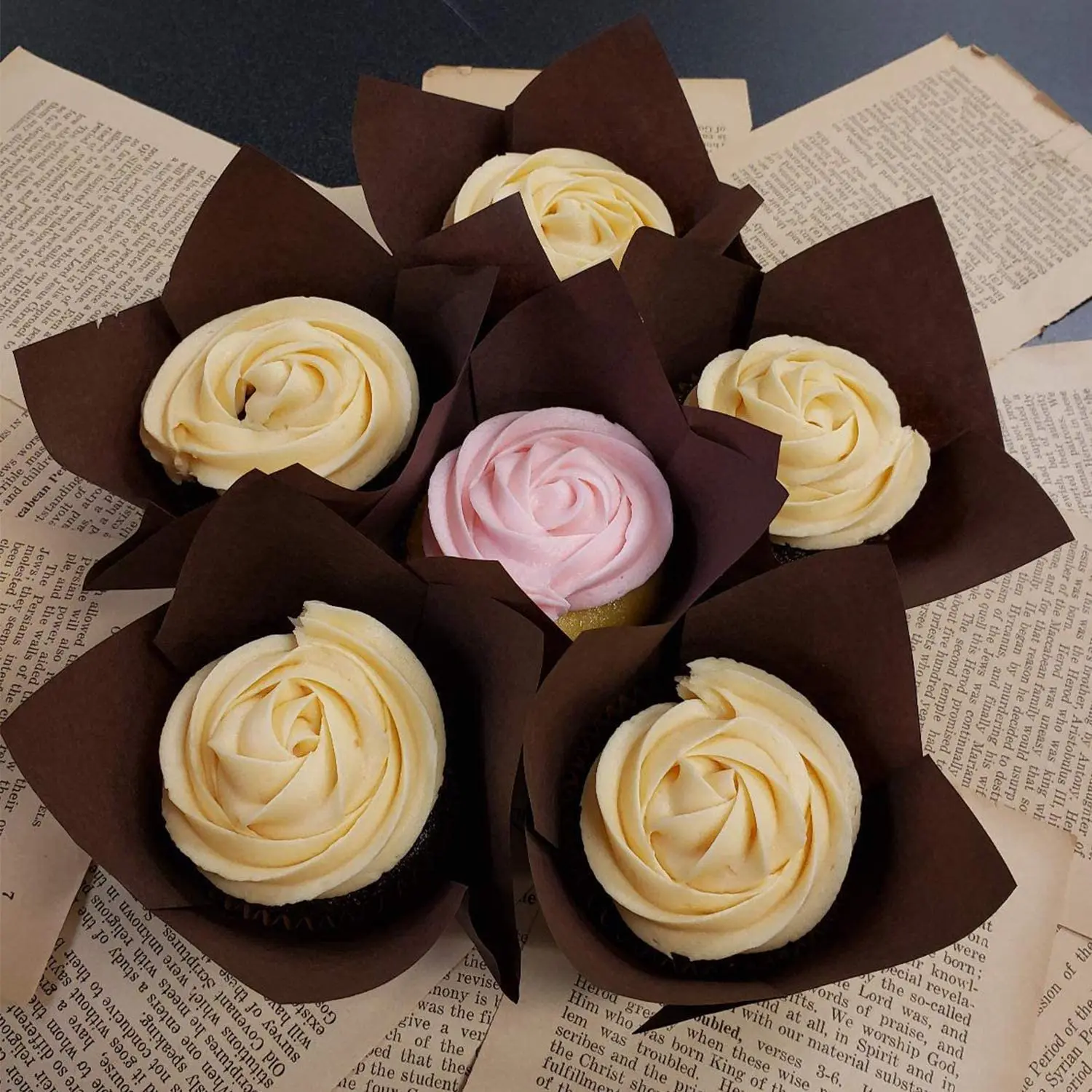 200pcs Brown Tulip-Style Cupcake Liners – Premium Food-Grade Baking Cups for Muffins, Cakes, Desserts, Parties, Weddings, Birthdays, Anniversaries, and Special Occasions - 图片 4
