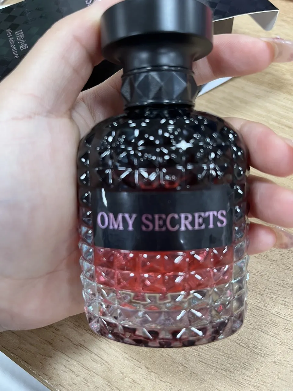 Elegant Refillable Perfume Bottle & Gift Set – Multi-Material Crystal, Glass, Ceramic, Acrylic, Wood & Metal Spray Container with Weighted Base and Plush Lined Rigid Box for Travel, Home Display, and Premium Gifting 1