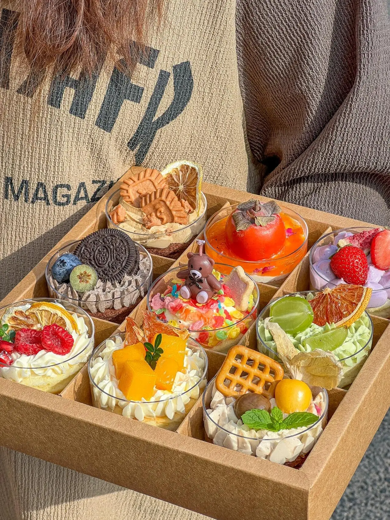 Premium Kraft Paper Dessert Gift Box with 4/6/9 Compartments – Sturdy Pastry Container for Mousse Cups, Cupcakes, Mini Cakes, Picnic Treats, Party Favors, Bakery Packaging, Holiday and Celebration Use