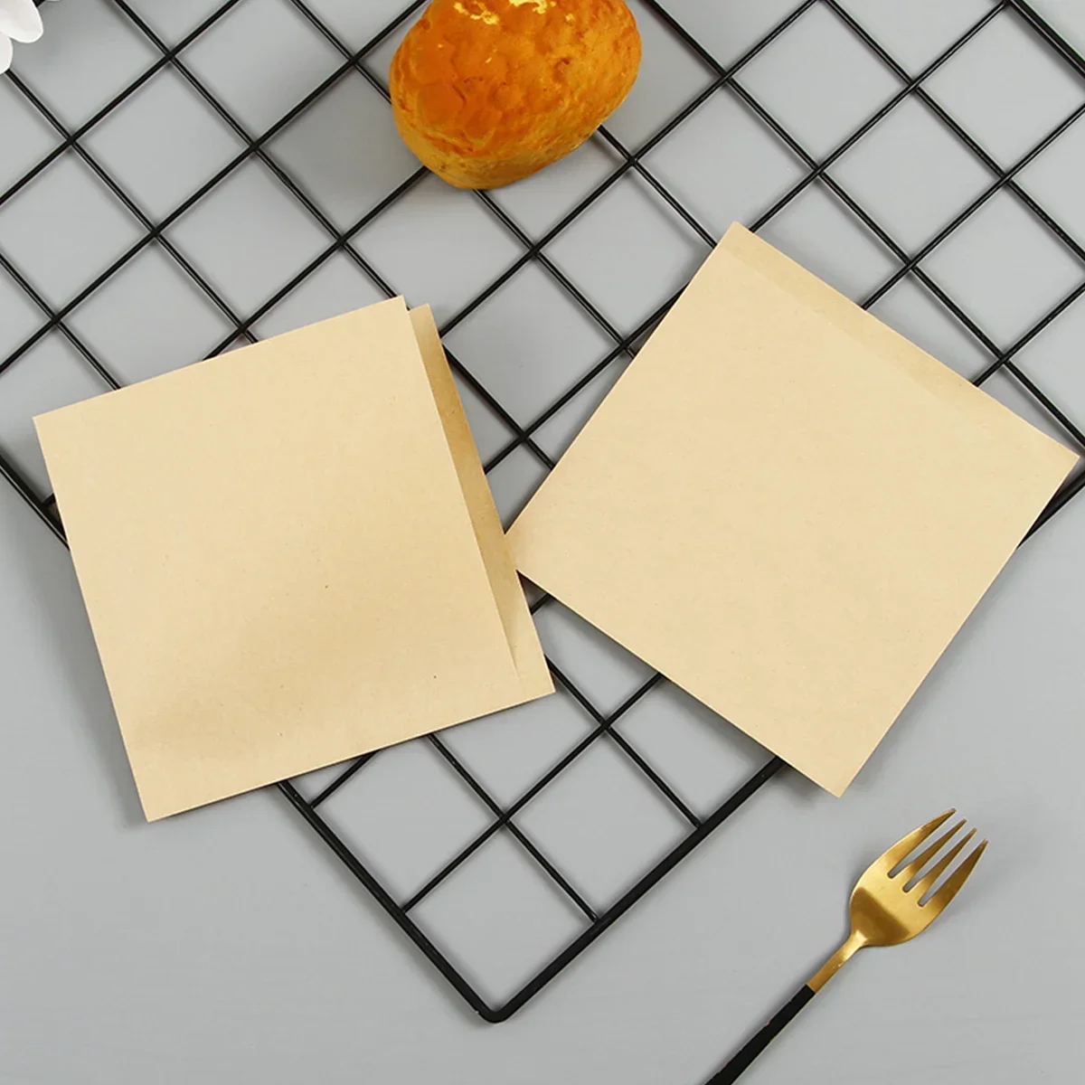 100 Pieces Triangular Kraft Paper Bags 15x15cm for Donuts, Sandwiches, Bread, Bakery Snacks, Open Top Greaseproof Food Packaging Bags, Durable, Leak-Resistant, Perfect for Kitchen & Parties 2