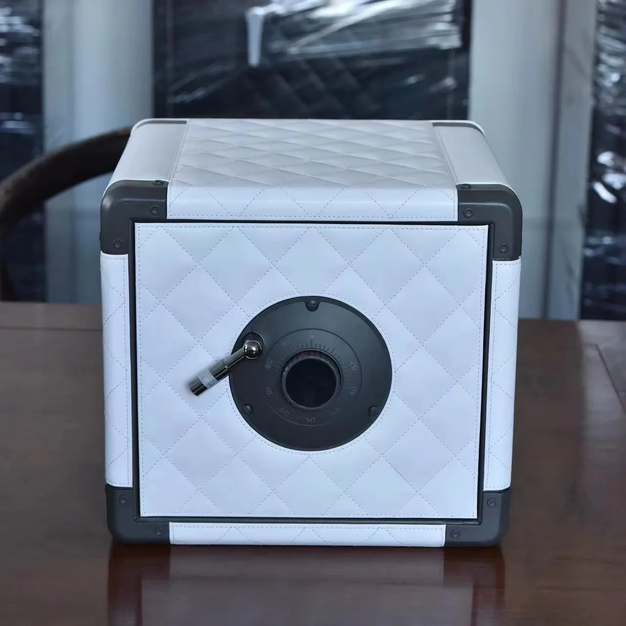 Luxury Leather Automatic Watch Winder Safe Box with 4 Slots, Password Unlock, Touch Screen Panel, Atmosphere Lamp, Durable Steel & Leather Construction for Secure Watch Storage, Display and Protection - 图片 8